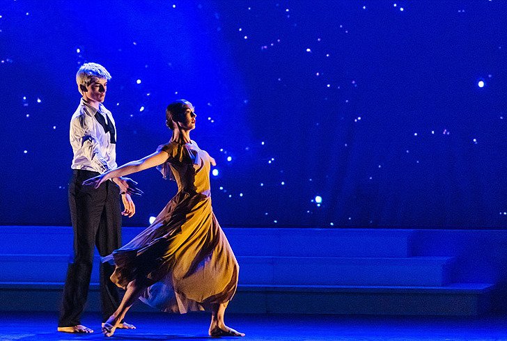  dance stage carousel  